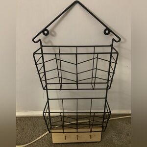 Excellent condition entry way or hall way mail and keys holder (has 3 hooks )